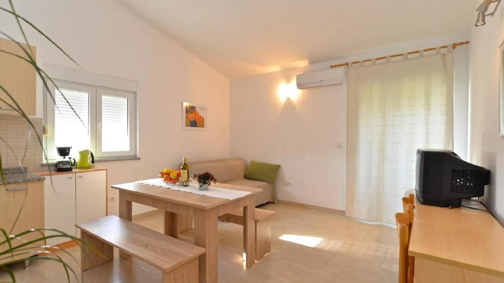 Ferienwohnung Fuer 6 Personen Ca 65 Qm In Banjole, Istrien Istrische Riviera 0*, Banjole Croatia